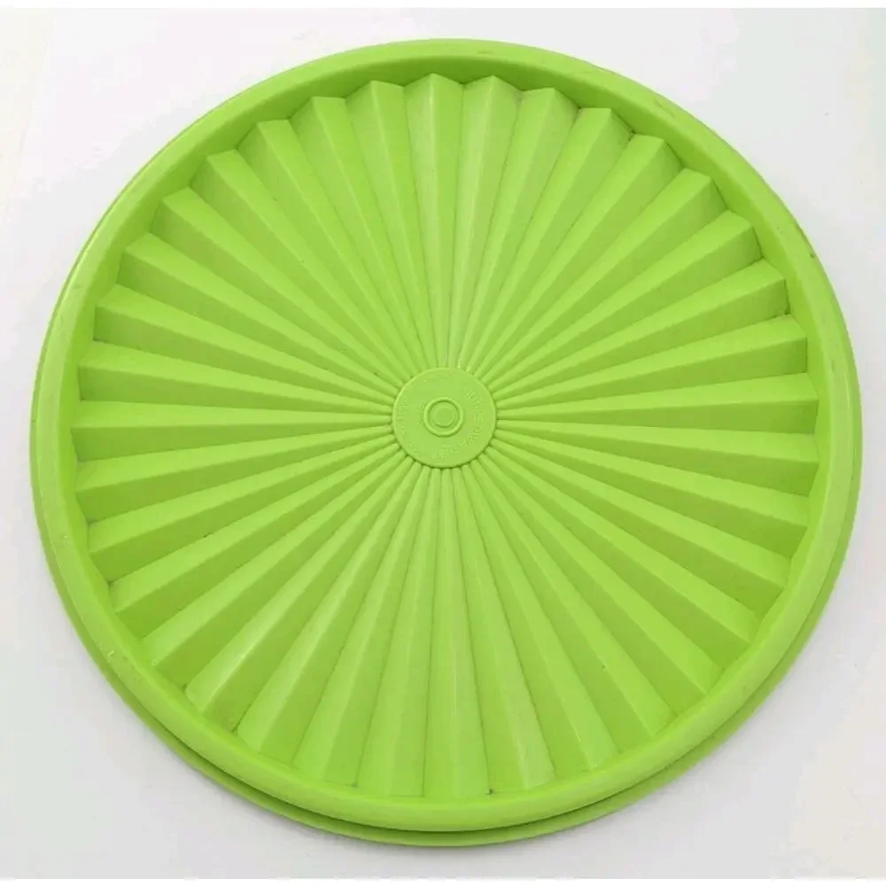 Vintage Tupperware #1204 Lime Green Servalier Container W/Lid 8